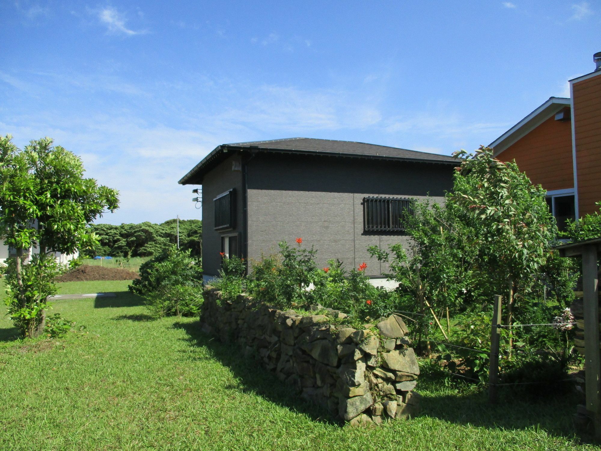 Cottage Orange House Yakushima Якусима Экстерьер фото